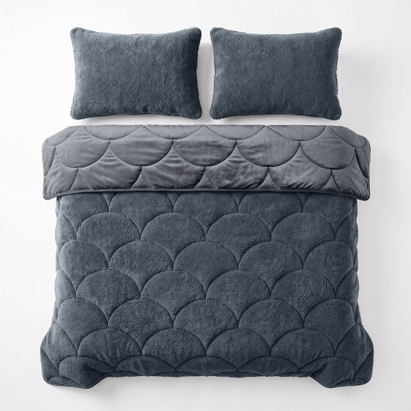 VUODEVAATTEET - Lazy Teddy/Velvet Antrasiitti Tyynyliinoilla Lazy peitto