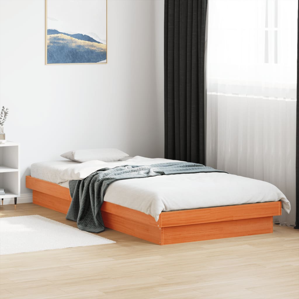Vahanruskea led-sängynrunko Margretta 100x200cm (mänty)