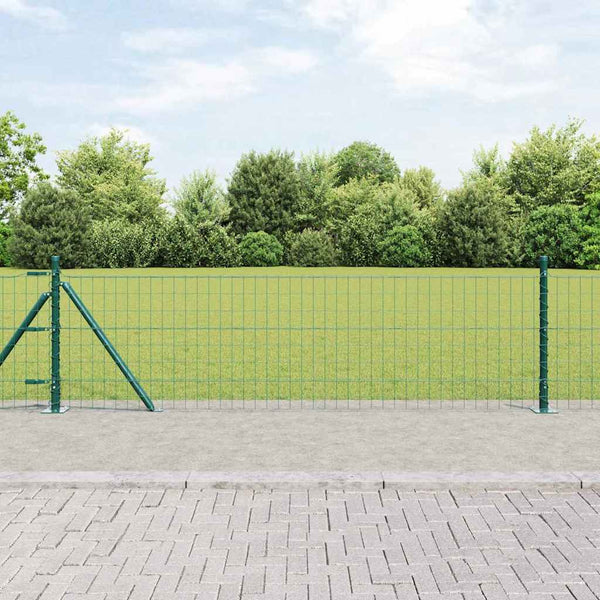 Euroaita betoniin perustuen 25 x 0,4 m PVC-pinnoitettu teräs