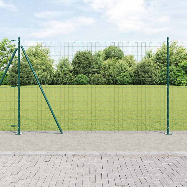 Euroaita betoniin perustuen 10 x 1,5 m PVC-pinnoitettu teräs