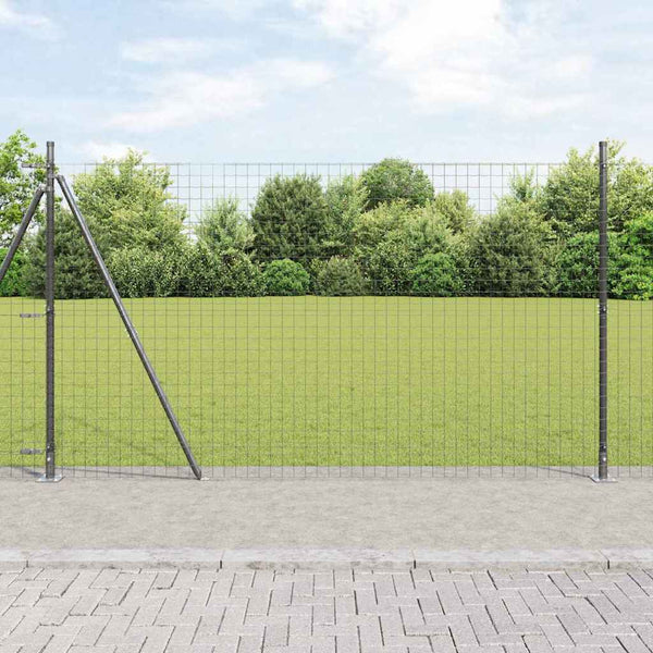 Euroaita betoniin perustuen 10 x 1,4 m PVC-pinnoitettu teräs