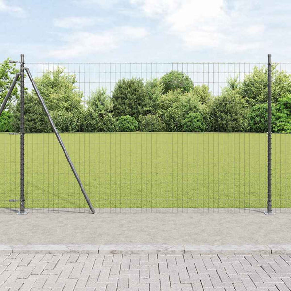 Euroaita betoniin perustuen 10 x 1,6 m PVC-pinnoitettu teräs