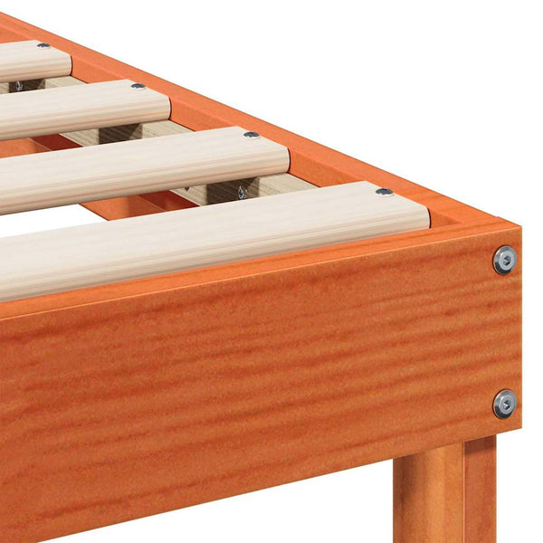 100 x 220 cm ruskea sängyn runko, massiivinen mänty