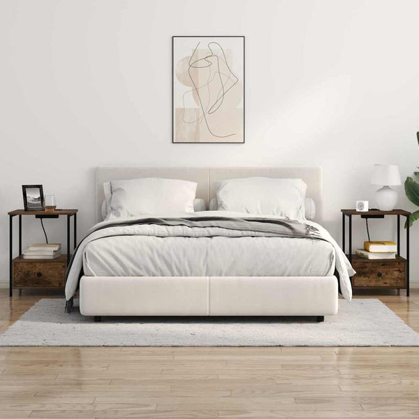 Yöpöytä, jossa on latausasema Savutammi Tekninen puu