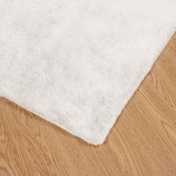 Liukuestettä sisältävä tekokaninannahkamatto OLITE Kerma