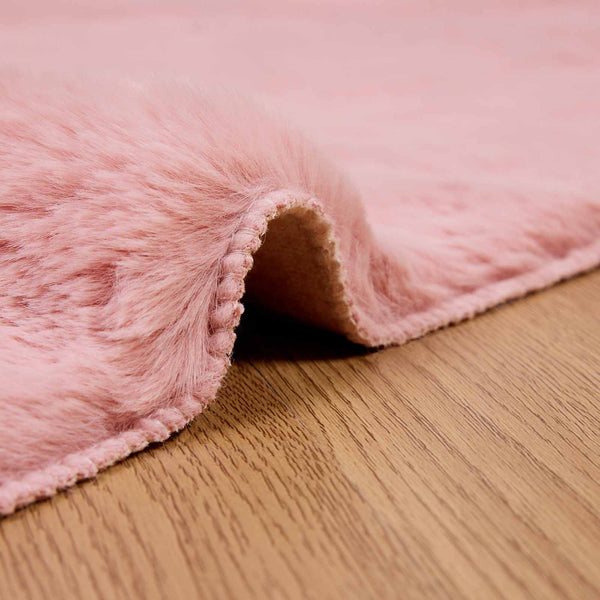 Liukuestettä sisältävä tekokaninannahkamatto OLITE