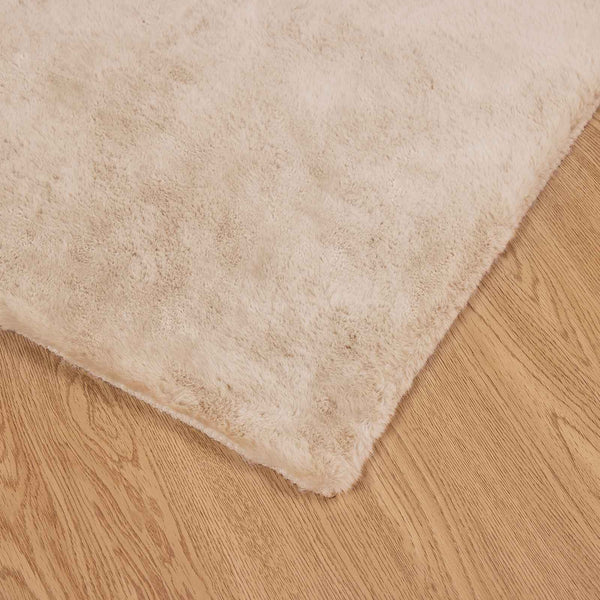 Liukuestettä sisältävä tekokaninannahkamatto OLITE Taupe