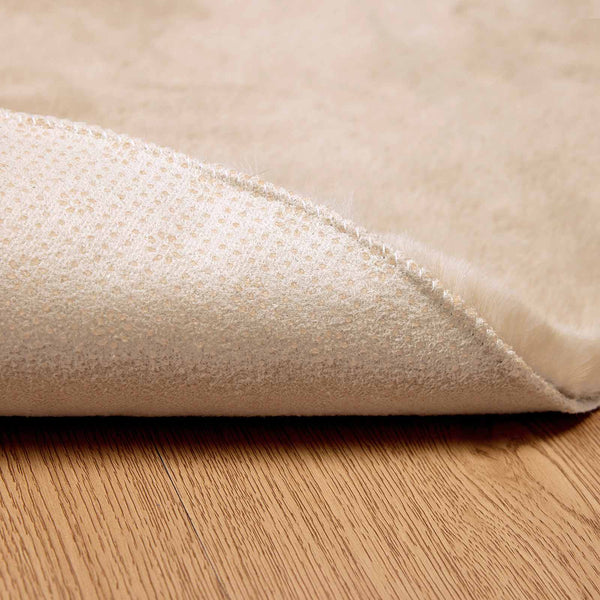 Liukuestettä sisältävä tekokaninannahkamatto OLITE Taupe