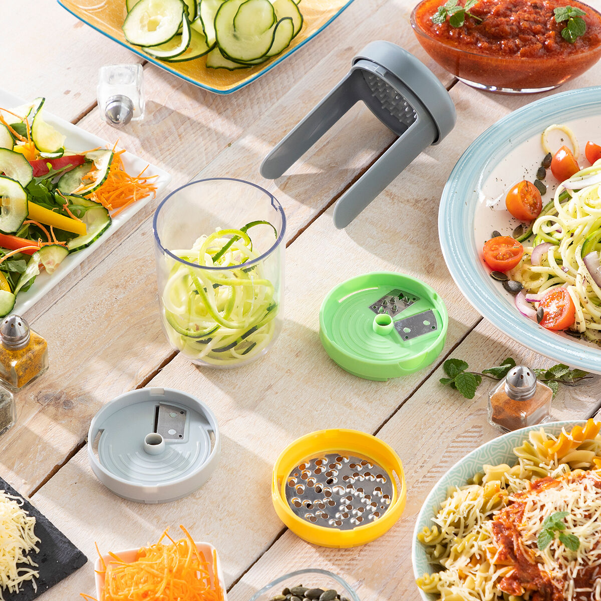 InnovaGoods Vihannesspiraalileikkuri ja Raastin Resepteillä
