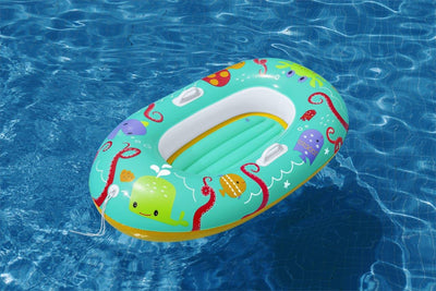 Bestway 34009 -kumivene, jossa on kuvioituja kalakuvioita. Veneen mitat ovat 119 cm x 79 cm.