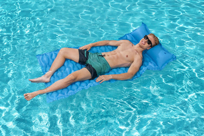 Sininen Bestway 44020 ilmatäytteinen rantapatja, koko 213 cm x 86 cm.