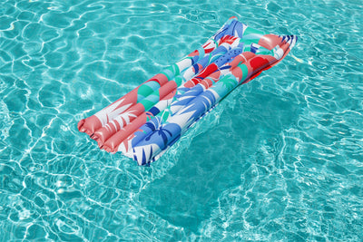 Bestway 44033 -dmuchany flamingo-ilmapatja, mitat 183 cm x 69 cm. Tässä kuvassa on vaaleanpunainen flamingo-aiheinen ilmapatja, jossa on kaksi ilmaputkea ja tilava istuinosa.