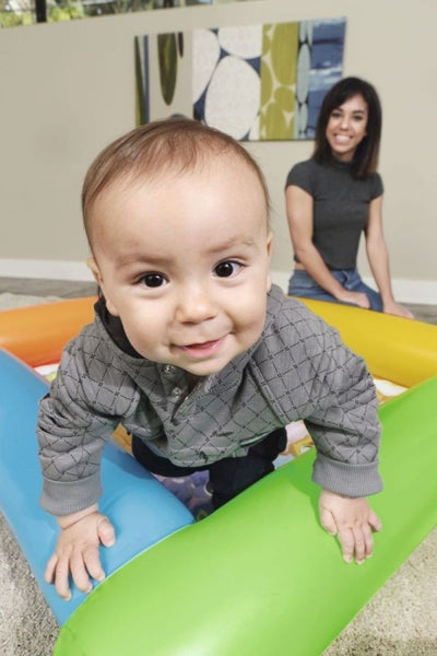 Bestway Up In & Over -ystävälliset eläimet -leikkimatto, koko 52 x 52 x 91,32 cm. Kuvassa on värikäs leikkimatto, jossa on eläinkuvioita.