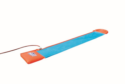 Bestway H2O Go -vesiliukumäki yhdelle henkilölle pienellä rampilla. Pituus 549 metriä.