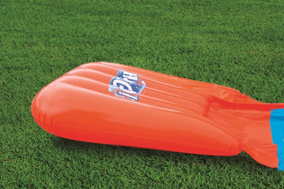 Bestway H2O Go yhden hengen vesiliukumäki, jossa on 5,49 metrin pituinen rata ja oma liukuramppi.