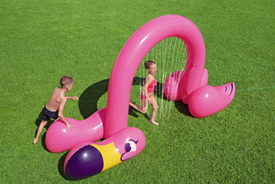 Puutarhaan tarkoitettu suuri flamingo-aiheinen vesiputousallas, mitat 340cm x 110cm x 193cm.