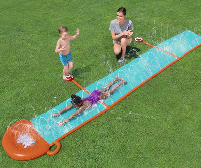 PVC-vesiliukumäki integroiduilla suihkuilla, 4.88m