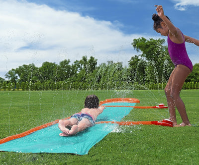 PVC-vesiliukumäki integroiduilla suihkuilla, 4.88m