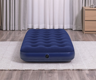 Bestway 67000 -makuualusta, mitat 188cm x 76cm x 22cm. Sininen ja valkoinen ilmapatja, sopii retkeilyyn ja matkailuun.