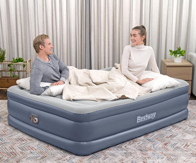 Ilmatäytteinen Tritech Queen -retkipatja sisäänrakennetulla pumpulla