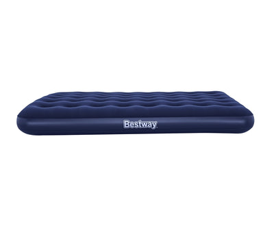 Bestway 67287 -makuualusta, mitat 191 cm x 137 cm x 22 cm, turkoosi ja valkoinen. Täysin täytettävä sisäänrakennetulla ilmapumpulla.