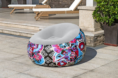 Bestway 75111 -pompattava istuin, mitat 112 cm x 112 cm x 66 cm, violetti istuin vaaleanpunaisilla ja oransseilla yksityiskohdilla.