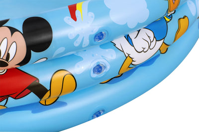 Bestway 91007 Disney-basenik-dmuhany Mickey ja ystävät -uima-allas on sininen ja punainen puhallettava uima-allas, jossa on Mickey Mouse ja hänen ystävänsä kuvioituina. Uima-altaan mitat ovat 122 cm x 25 cm.