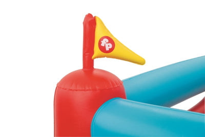 Bestway Fisher-Price -merkkinen ilmapatjallinen linna trampoliina, koko 175 cm x 173 cm x 135 cm. Tuotteessa on linna-aiheinen grafiikka ja turvaverkko ympärillä.