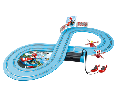 Carrera First -autorata, jossa Nintendo Mario Kart -teemalla koristellut autot (Mario ja Yoshi) 24kk+ lapsille.