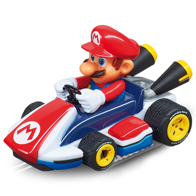 Carrera First -autorata, jossa on Nintendo Mario Kart -aiheiset autot Mario ja Yoshi. Tuote sopii yli 2-vuotiaille lapsille.