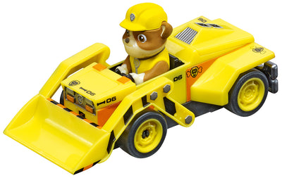 Paw Patrol -aiheinen Carrera First -autorata lapsille, jossa mukana Marshall-hahmo. Kuvassa ratakappaleet, auto ja Marshall-figuuri.