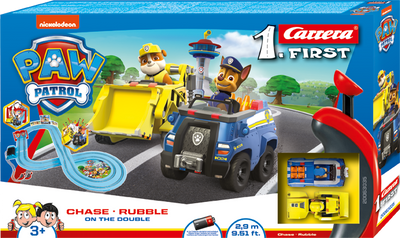 Paw Patrol -aiheinen Carrera First -autorata, jossa kaksi autoa radalla.