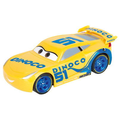 Carrera First -autorata, Cars Race of Friends -teemalla. Kuvassa on punaisia ja keltaisia autoratoja sekä Disney Pixarin Autot -animaatiosta tuttuja hahmoja. Ikäsuositus 24kk+.