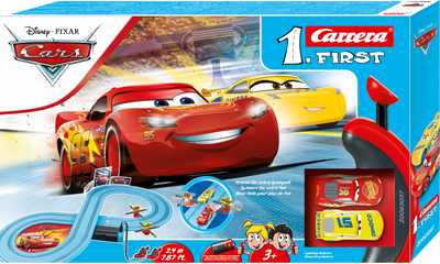 Carrera First -autorata, Cars -kilpailuystävien teema, sopii 24 kuukauden ikäisille ja sitä vanhemmille lapsille.