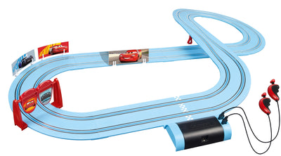 Carrera First -autorata Cars-elokuvan Piston Cup -teemalla.
