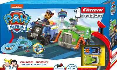 Paw Patrol Ready for Action -leluauto, jossa on kaksi hahmoa ja sininen ja punainen värimaailma.