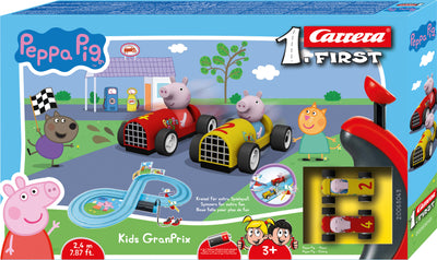 Carrera First -lelusetti, jossa Peppa Pig -hahmoja ja radan osia. Sopii lapsille yli 24 kuukauden ikäisille.