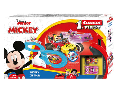 Carrera First Mickey On Tour -autorata, suunniteltu 24 kuukauden ikäisille lapsille. Mickey Mouse -teemalla varustettu autorata sisältää radan, autoja ja muita tarvikkeita.