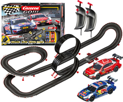 Carrera Go! DTM Master Class -autorata, jossa on 8,9 metriä raitoja ja kaksi kilpa-autoa.