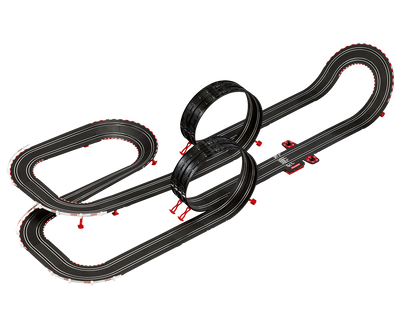 Carrera GO!!! DTM Master Class -autorata, jossa on 8,9 metriä ratoja ja kaksi kilpa-autoa.