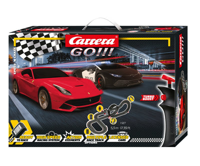 Carrera Go! Speed 'N Chase -autorata, jossa on 5,3 metriä rataa, kaarteita ja kiihdytysosiota.