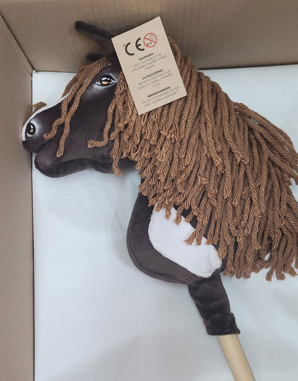 Super Hobby Horse - Super Hobby Horse Premium keppihevonen western tummanruunikko hevonen A4