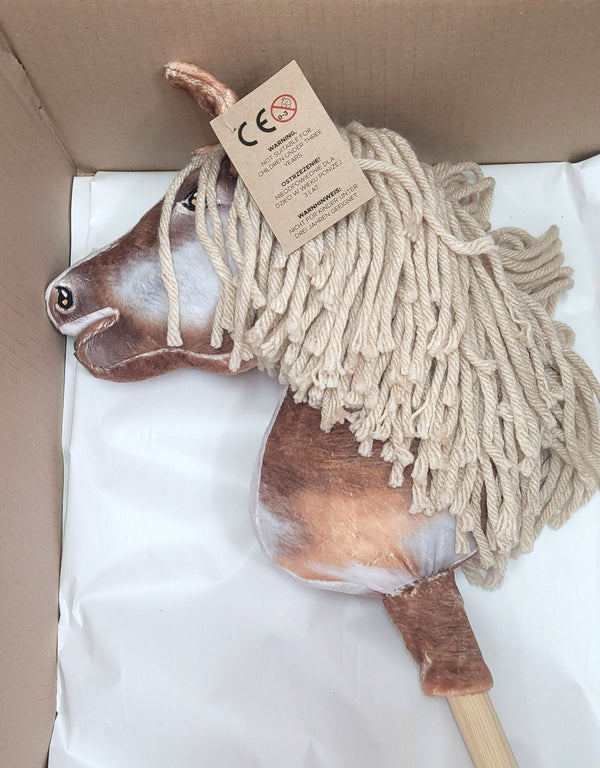 Super Hobby Horse - Super Hobby Horse Premium keppihevonen tobiano ruunikko hevonen beigellä harjalla A4