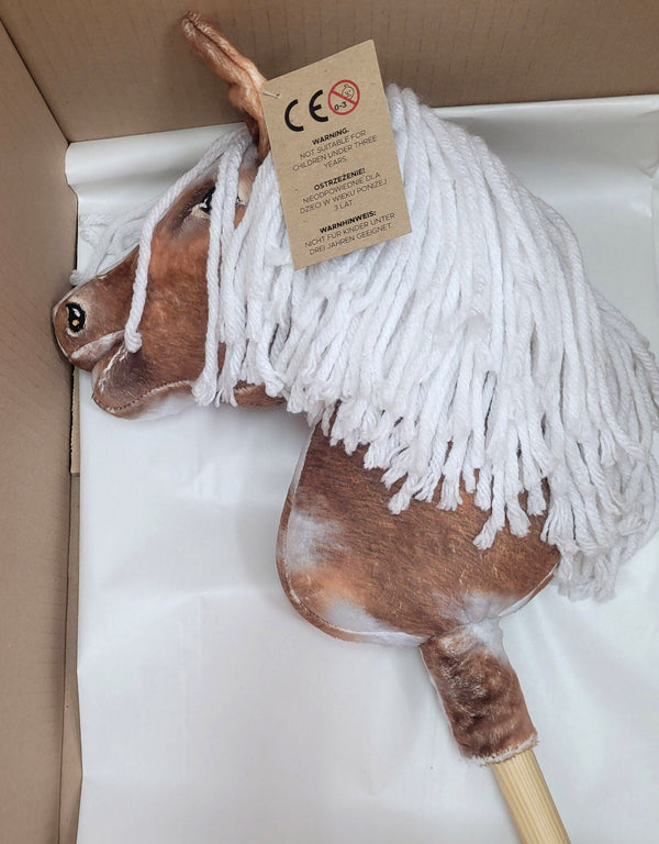 Super Hobby Horse - Super Hobby Horse Premium keppihevonen tobiano ruunikko valkoisella harjalla A4