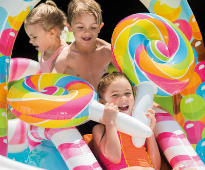 Intex 57149NP -vesileikkikenttä Candy, mitat 295cm x 191cm x 130cm.