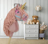 Super Hobby Horse - Yksisarvinen keppihevonen - pastellinvaaleanpunainen vaaleanpunaisella harjalla ja kultaisella sarvella A4