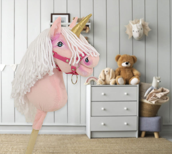 Super Hobby Horse - Yksisarvinen keppihevonen - vaaleanpunainen valkoisella harjalla ja kultaisella sarvella A4
