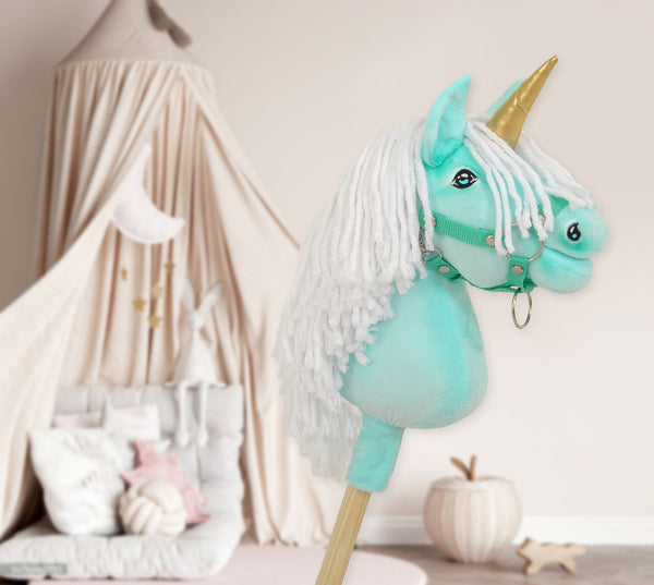 Super Hobby Horse - Keppihevonen yksisarvinen - mintunvihreä valkoisella harjalla ja kultaisella sarvella A4