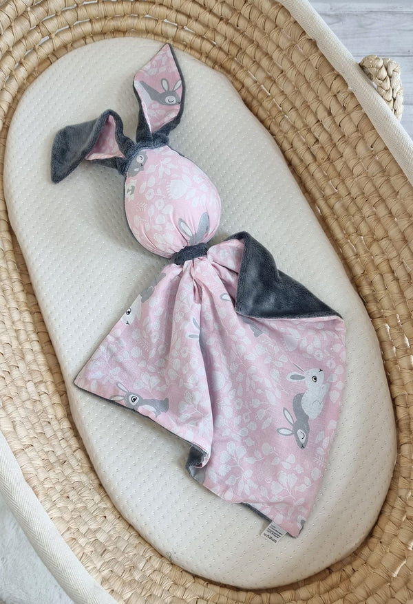 Bobono - Doudou pehmopupu kaksipuolinen puuvilla ja minky - Vaaleanpunaiset pupujussit tummanharmaa