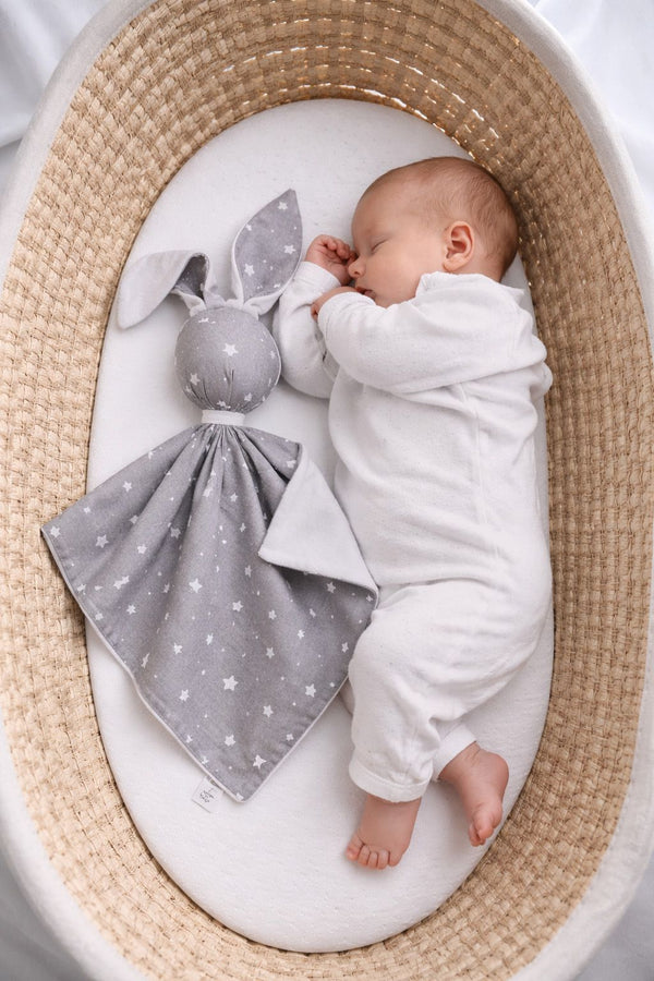 Bobono - Doudou pehmopupu kaksipuolinen puuvilla ja minky Mini harmaat tähdet valkoinen
